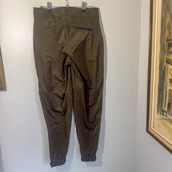 🏃♀️ Athleta Radiant Jogger Pants in Olive Green - Picture 10 of 10